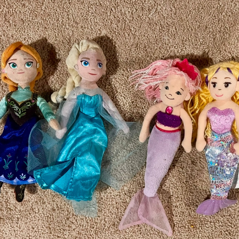 Groovy girl ‘style’ Elsa, Anna and two mermaids